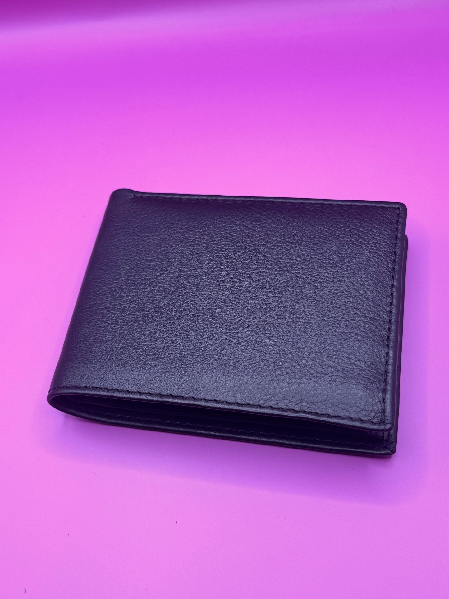 LEATHER BILLFOLD WALLET WITH EMBOSSED LOGO & COIN POCKET